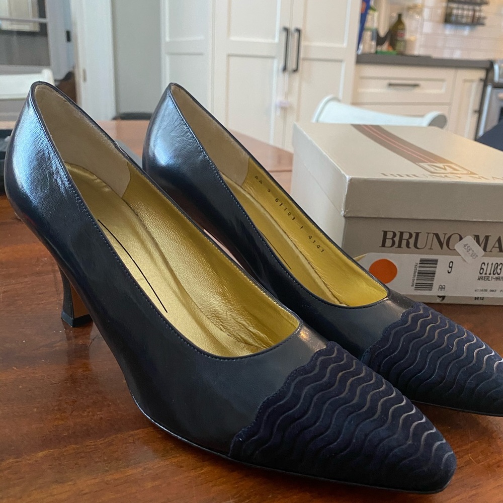 Brand New in Box Navy Blue Size 9 AA